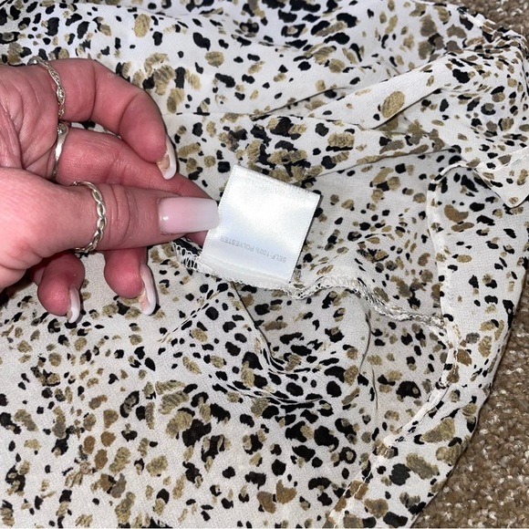 Rose + Olive blouse flowy bell sleeve cheetah animal print key hole neckline XL - Picture 9 of 11